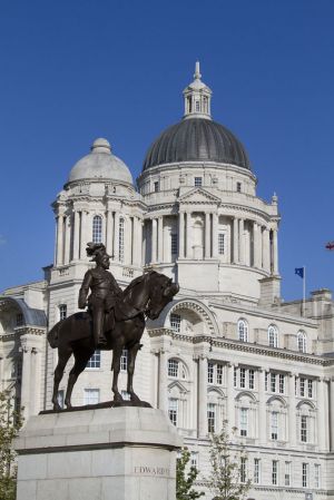 liverpool statue sm.jpg